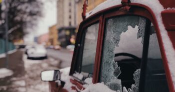 Lees wat een BearLock stuurslot is, hoe het werkt en waarom deze mechanische beveiliging interessant is voor het beveiligen van een bestelbus.